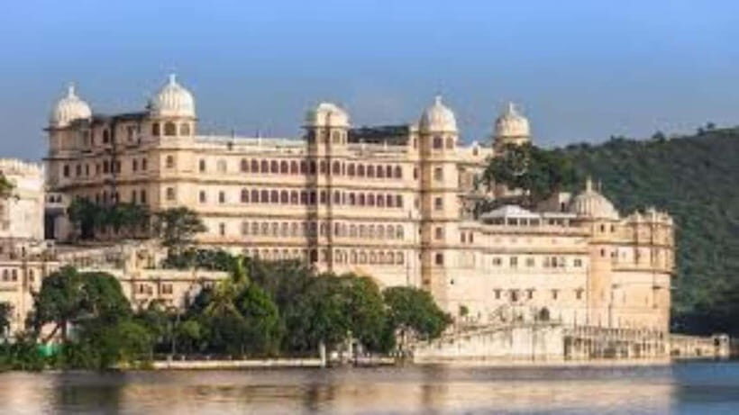 Udaipur: City Highlights Tour with Hotel Pickup - The City Palace: A Majestic Introduction