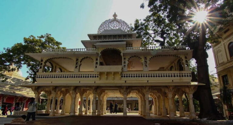 Udaipur: Guided Day Trip to Chittorgarh Fort - Lunch and Post-Lunch Exploration