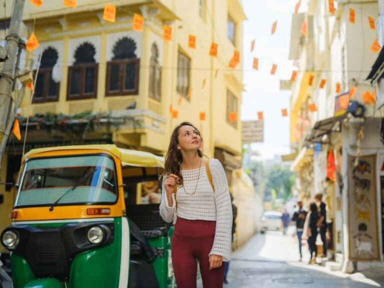 Udaipur: Sightseeing Tour by Tuk-Tuk or Car with a Driver - Detailed Breakdown of the Itinerary