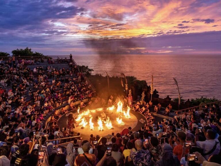 Uluwatu Sunset Temple - Kecak Dance Show & Seafood Dinner - Who Is This Tour Best Suited For?