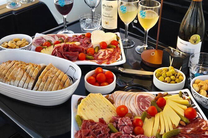 Unforgettable sunset against Moorea - The Itinerary: A Focus on the Sunset and the Lagoon