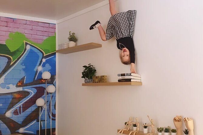 Upside Down House Photo Experience in Australia - The Experience and Atmosphere