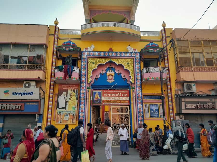 Varanasi: Fragrance, Essential Oil, and Food Walking Tour - Exploring the Perfume and Incense Shops