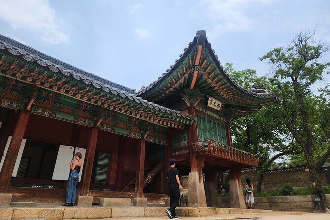 Walking Tour to Changdeokgung Palace with Korean dress Hanbok - FAQ