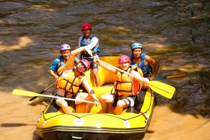 White Water Rafting 10 km with Lunch  Khampan Rafting Chiang Mai - A Lunch Break with a Difference