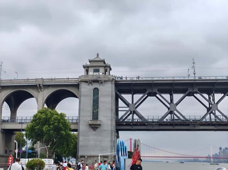 Wuhan: Guided Tour Yellow Crane Tower, Bridge, and Monastery - Practical Details and Logistics