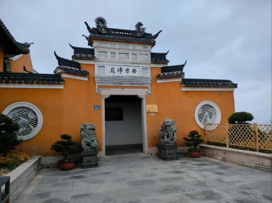 Xiamen: Nanputuo Temple, Gulangyu Island & Trail Tour - Exploring Nanputuo Temple