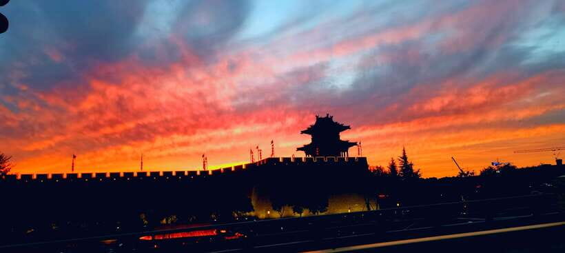 Xi'an: City Wall & Old Town Walking Tour w/ 10+ Food Tasting - Walking Through Old Xian & Night Food Street