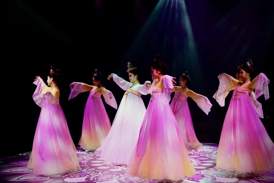 Xi'an: Royal Cultural Dinner Show  WuHuangShengYan - The Sum Up: Who Should Consider This Experience?