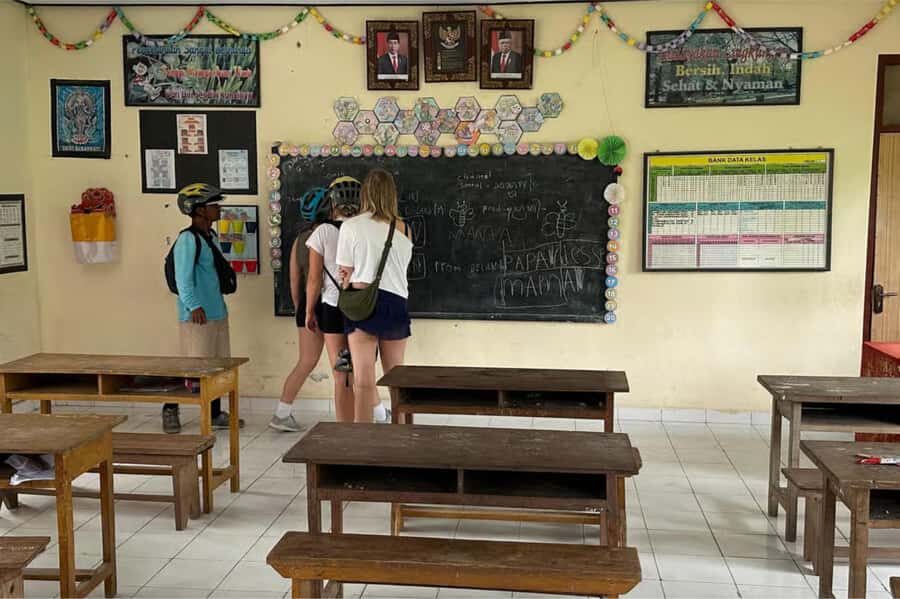 Yogyakarta: 3-Hour Bike Tour Through Villages with Transfers - Authentic Encounters and Cultural Insights