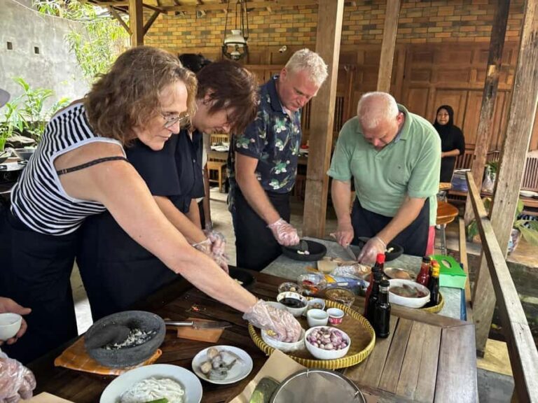Yogyakarta : 3 Hours VIP Cooking Class Include Market Tour - An In-Depth Look at the Yogyakarta VIP Cooking Experience