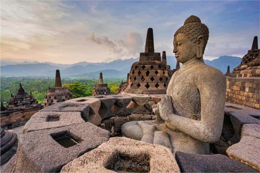 Yogyakarta: Borobudur 5-hour Tour with Climb-up & Transfers - Deep Dive into the Experience
