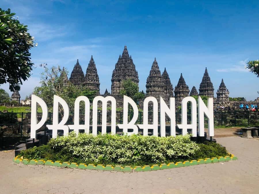 Yogyakarta: Borobudur Prambanan Temple Tour and Entry Ticket - Borobudur: The Largest Buddhist Temple in the World