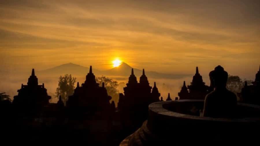Yogyakarta: Borobudur Sunrise from temple with Breakfast - The Experience in Detail