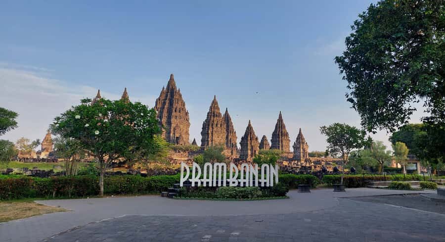 Yogyakarta: Borobudur VIP Climb Up and Prambanan Temple Tour - Detailed Breakdown of the Itinerary