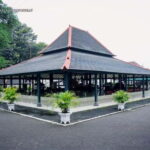 YOGYAKARTA CITY TOUR,SULTAN PALACE,WATER CASTLE AND CRAFTS. - Practical Details and What to Expect