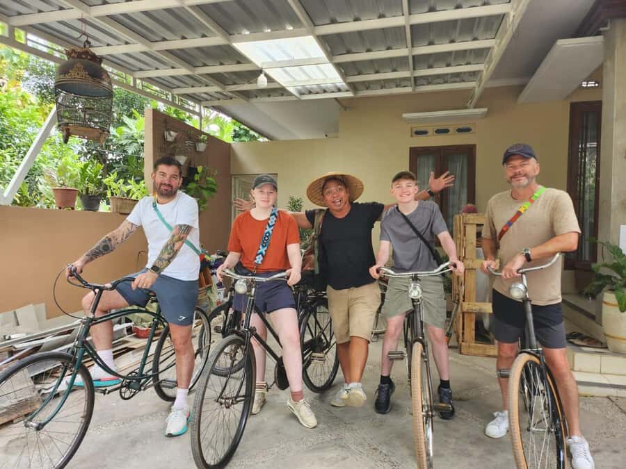 Yogyakarta: Countryside Bike & Bite Tour With Pickup - The Food and Snacks