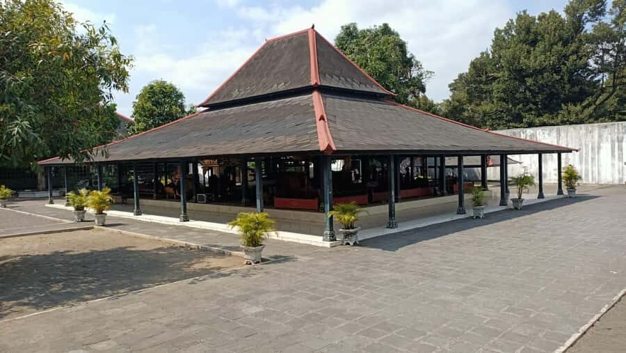 YOGYAKARTA : EXPLORE THE CULTURAL AND NATURE - Palace and Forts: A Window to the Past