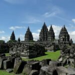 Yogyakarta : family tour to Borobudur + Prambanan + Guide - The Sum Up