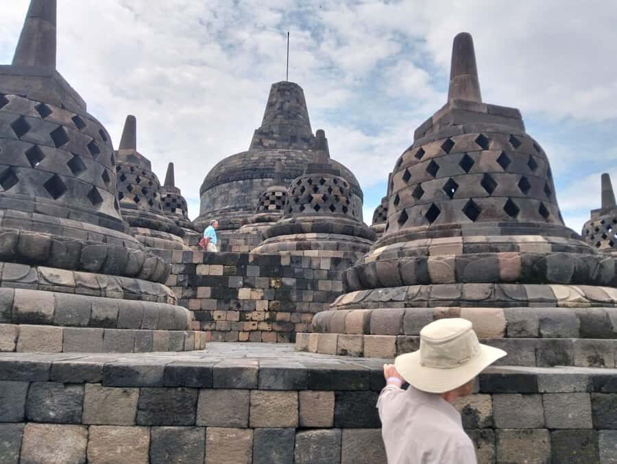 Yogyakarta: Guaranteed Borobudur Climb up Shared Guided Tour - In-Depth Breakdown of the Itinerary