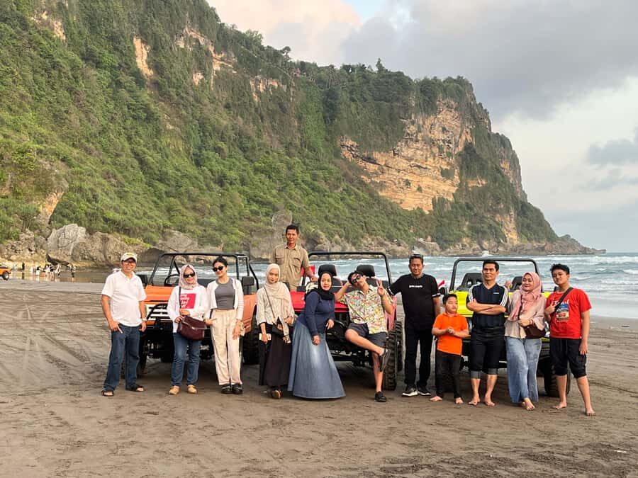 Yogyakarta: Half-Day Sand Dune Adventure & Sunset Live Show - The Sunset Experience at Obelix Sea View