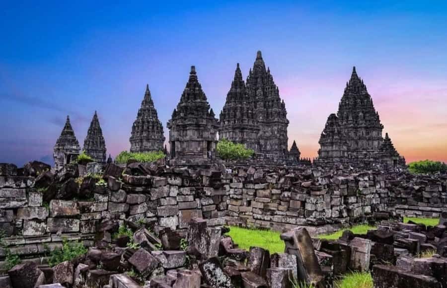 Yogyakarta Highlights: Merapi Volcano & Temples Tour - Visiting Prambanan: An Architectural Marvel