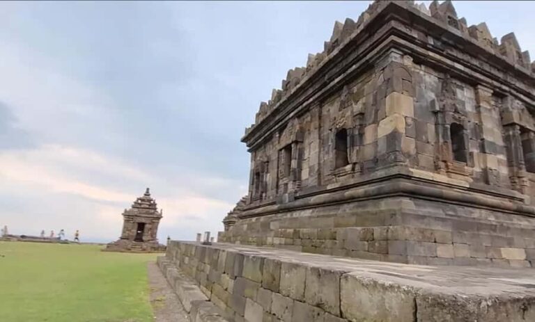 Yogyakarta: Ijo Temple Sunrise and Breakfast Tour - What to Expect from the Ijo Temple Sunrise Tour