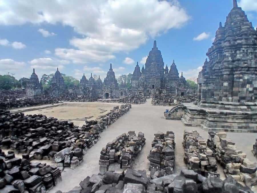 Yogyakarta: Plaosan & Prambanan Temples Tour with Guide - What to Expect: Practicalities and Tips