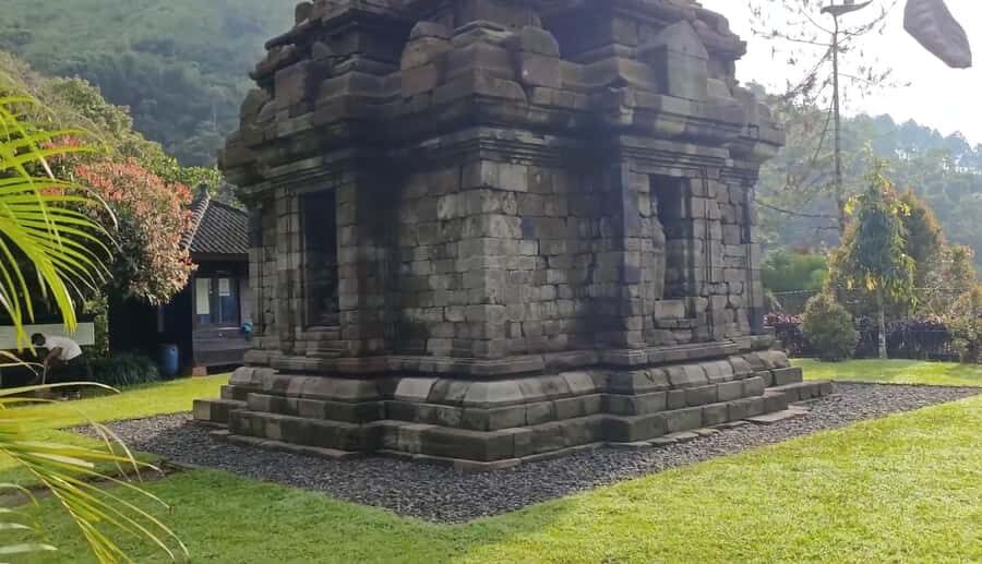 Yogyakarta: Prambanan, Borobudur & Selogriyo Sunset Tour - Discovering Java’s Architectural Wonders