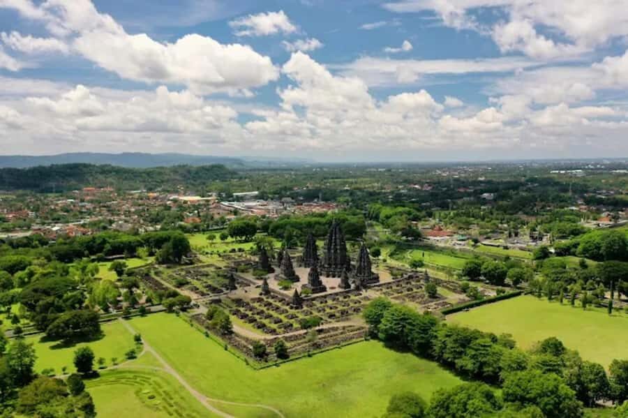 Yogyakarta: Prambanan Temple & Pindul Cave Shared Day Tour - Exploring Yogyakarta’s Cultural Heart: Prambanan Temple