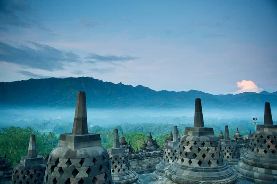 Yogyakarta: Setumbu Sunrise, Borobudur & Prambanan Day Tour - Jumping into the Day — What to Expect