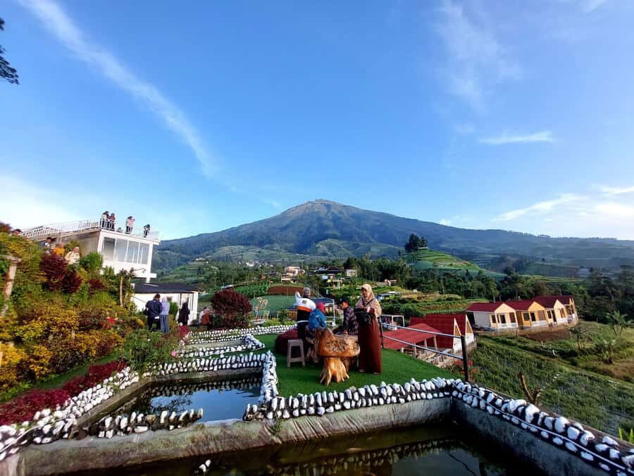 YOGYAKARTA: SILANCUR HIGHLAND/NEPAL VAN JAVA/BOROBUDUR - Nepal Van Java: Piled Houses and Village Life