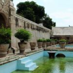 Yogyakarta: Sultan Palace & Water Castle Day Tour - The Water Castle: Taman Sari