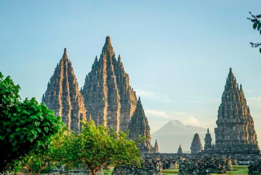 Yogyakarta: Sunrise Inside Borobudur and Prambanan Temples - What Travelers Say