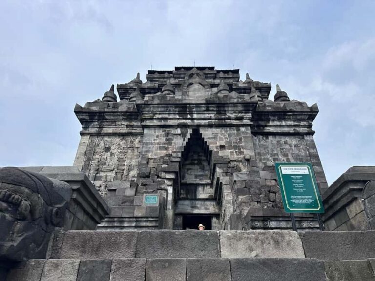 Yogyakarta Sunrise Tour From Punthuk Setumbu Plus Borobudur - Detailed Breakdown of the Tour Experience