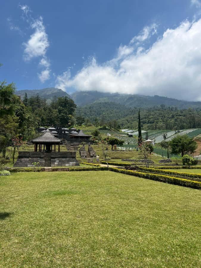 Yogyakarta : Surakarta + Sukuh temple + Cetho temple + Guide - Practical Details and What to Expect