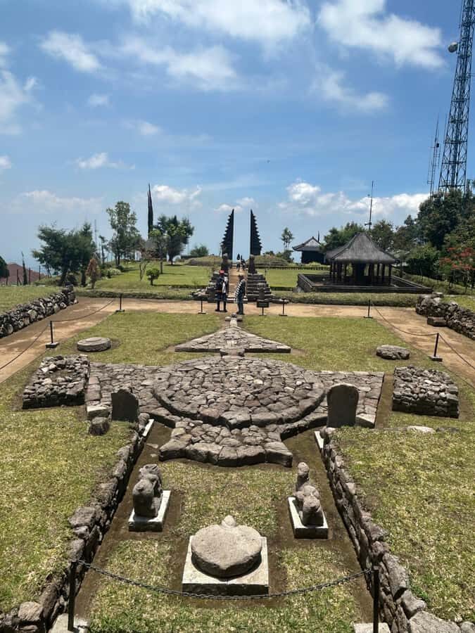 Yogyakarta : Surakarta + Sukuh temple + Cetho temple + Guide - An In-Depth Look at the Tour Experience