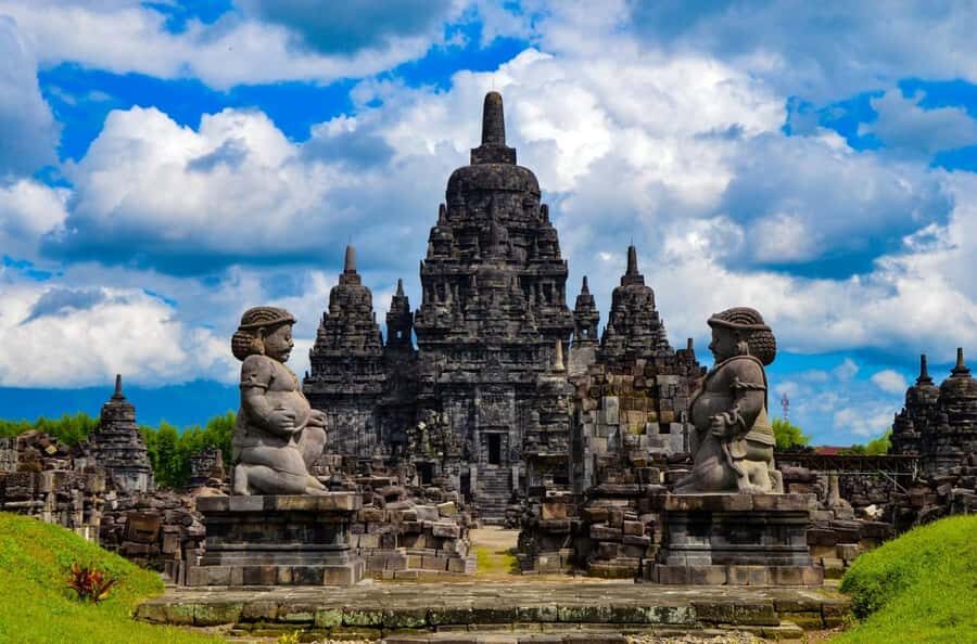 Yogyakarta: Tour Borobudur & Prambanan (Guaranteed climb) - A Deep Dive into the Temples and the Experience