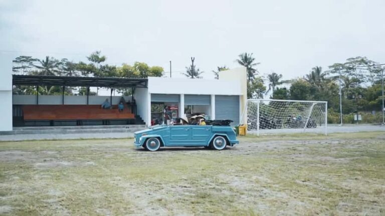 Yogyakarta : VW Borobudur English Guide Tour Medium Trip - What Youll Experience on This Tour