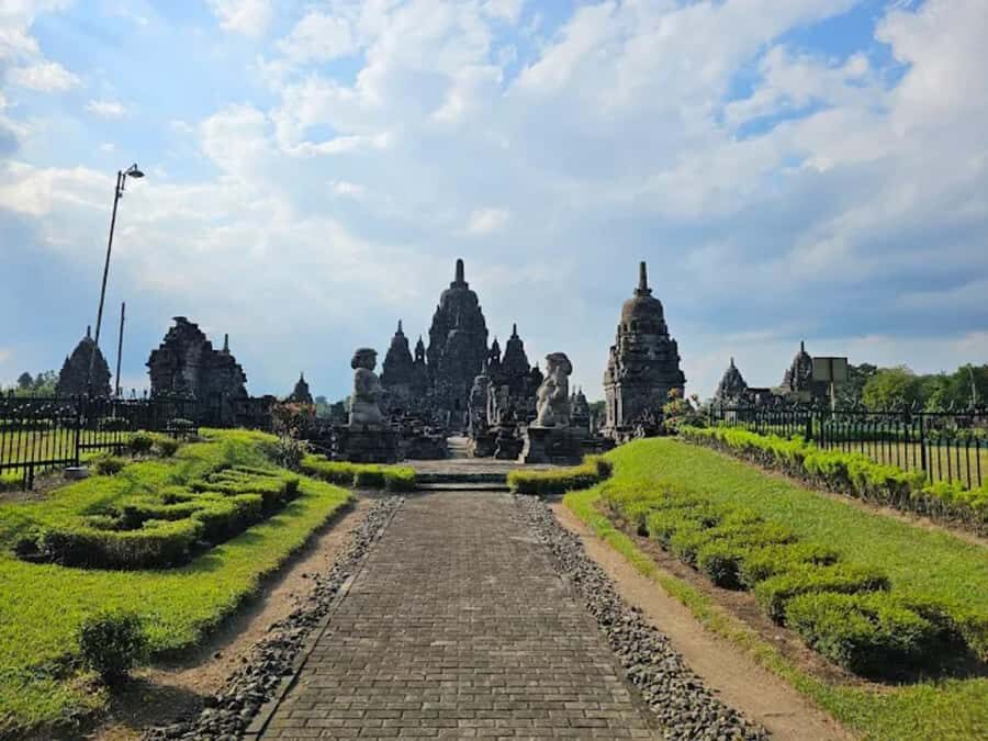 Yogyakarta:Prambanan & Borobudur Day Tour climbUp Guaranteed - The Experience: What Makes It Worthwhile  