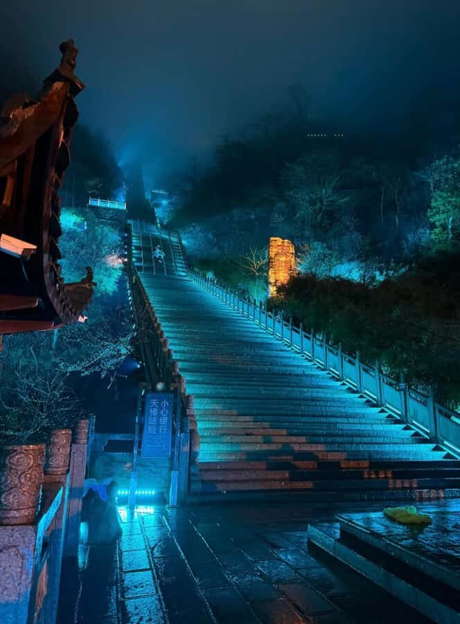 Zhangjiajie 1 Day Tour Glass Bridge & Tianmen Light Show - An In-Depth Look at the Zhangjiajie 1 Day Tour