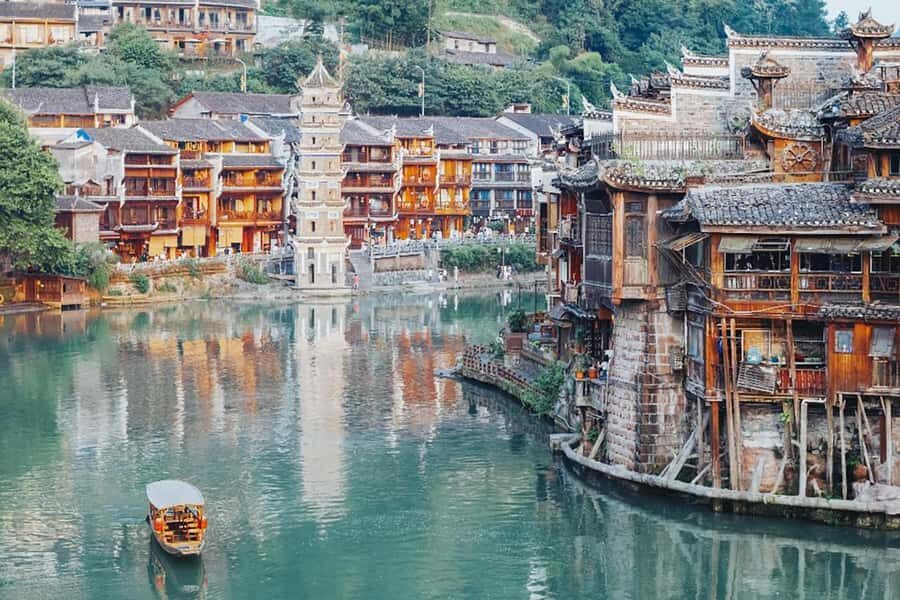 Zhangjiajie: Furong & Fenghuang Ancient Towns Day Tour - What Makes This Tour Stand Out?
