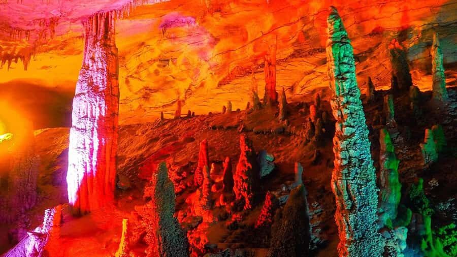 Zhangjiajie: Huanglong Cave & Tujia Brocade Experience - Cultural Engagement at Guaiyaomei Creative Park