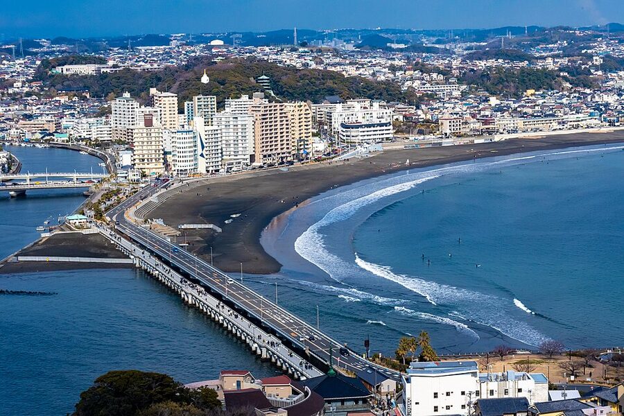 The Enoshima Bridge, the 400m causeway that connects Katase mainland to Enoshima island