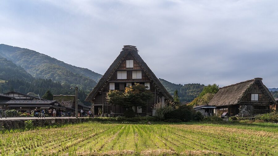 Shirakawa-go village in autumn with traditional gassho-zukuri houses and fall colors
