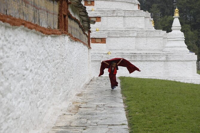 7 Days Private Guided Tour of Bhutan - Itinerary Breakdown: From monasteries to mountain passes