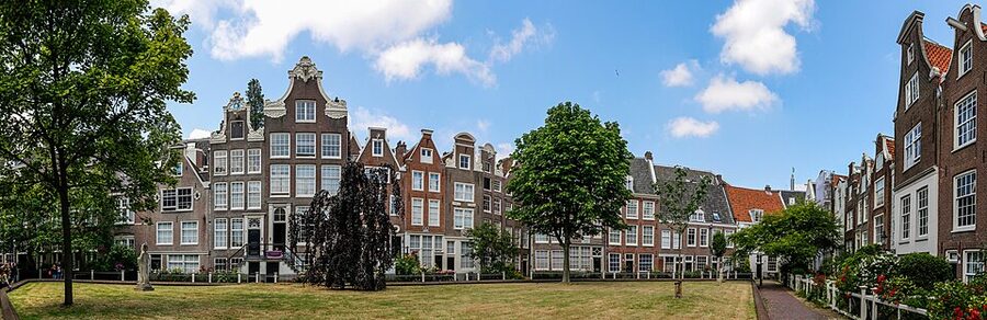 Begijnhof courtyard Amsterdam