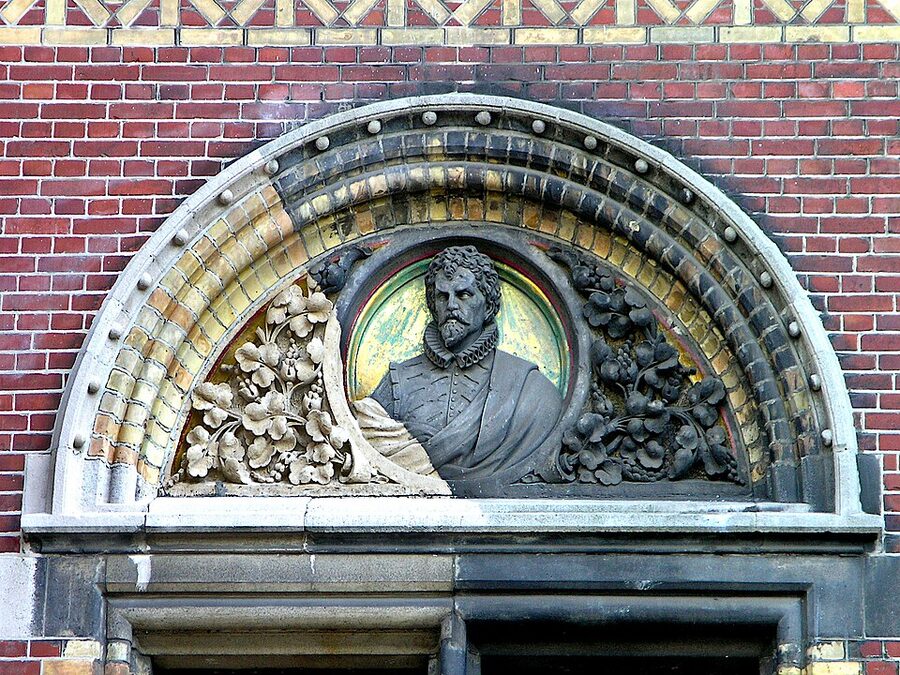 Rijksmuseum facade architectural sculpture detail