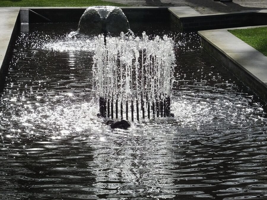 Fountain water feature at Keukenhof Gardens