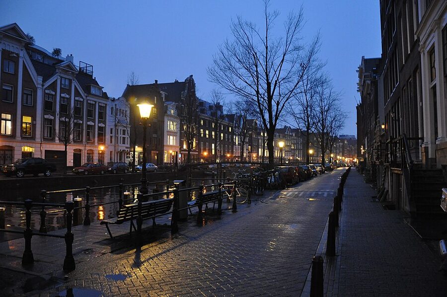 Oudezijds Voorburgwal canal blue hour Amsterdam